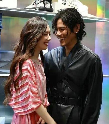 向佐郭碧婷怎么认识的