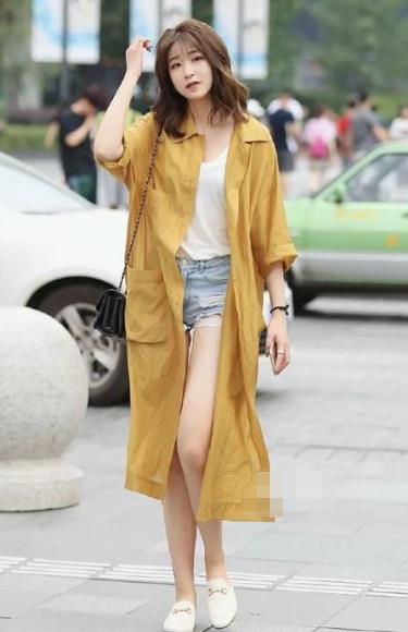 夏天穿白衣服怎么搭好看