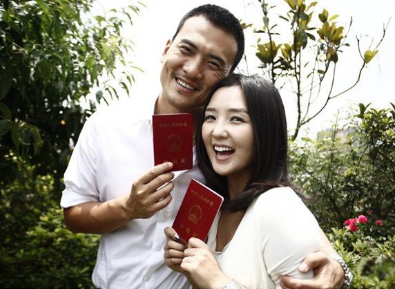 何洁什么时候离的婚
