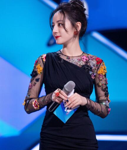 创造营迪丽热巴第七期裙子品牌