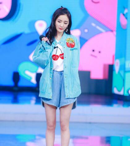 快乐大本营杨幂樱桃外套什么牌子