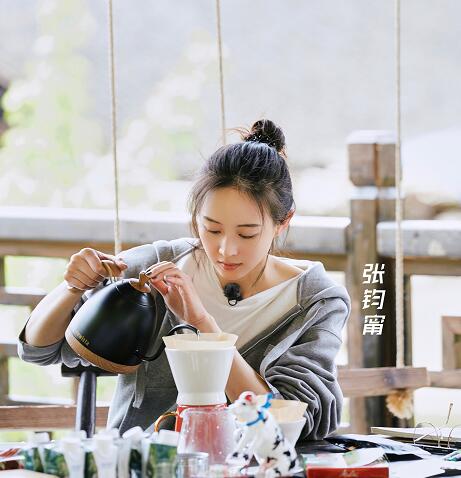 向往的生活张钧甯外套品牌介绍