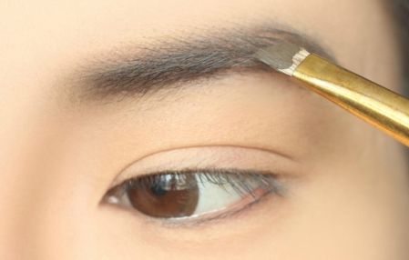 画完了眉毛怎么定妆