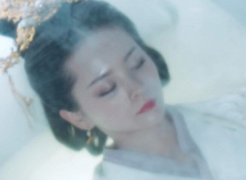 白发无忧母亲的故事是什么