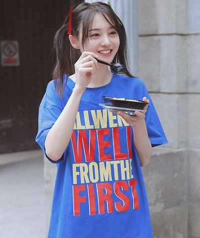 郑爽少女感T恤是什么品牌的