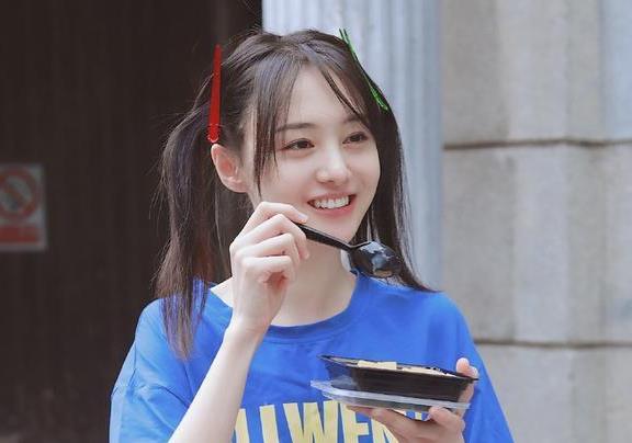 郑爽嘴角伤疤原因