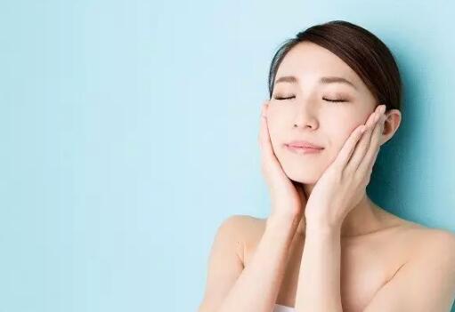 敷面膜之前要用水乳吗