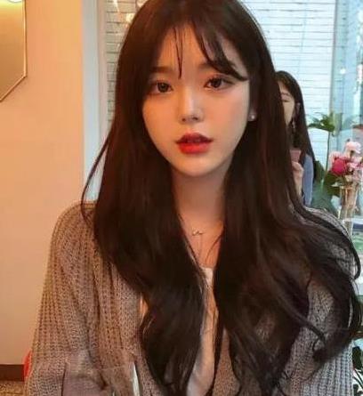 脸大的女生适合留什么发型