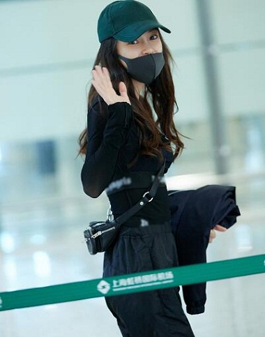 杨颖同款荧光绿鞋子什么品牌的
