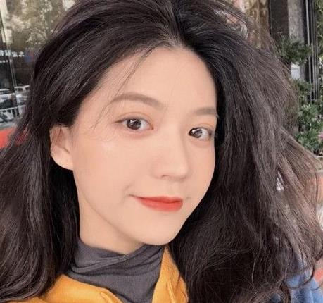大脸适合拉直还是卷发