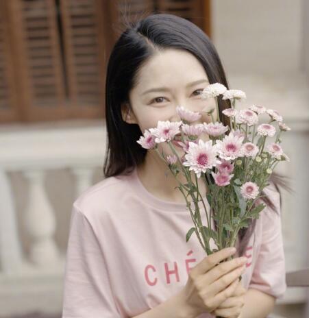 李沁夏日写真衣服是什么品牌的