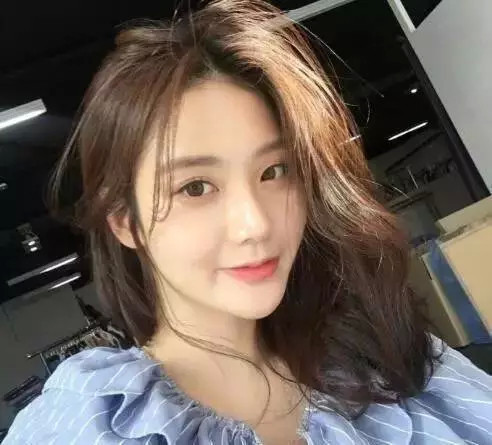 黄皮肤染什么颜色头发显白