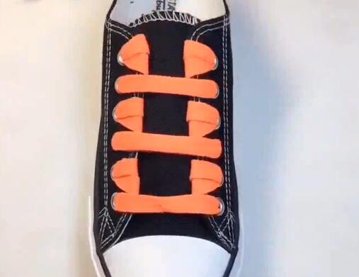 爱心鞋带系法
