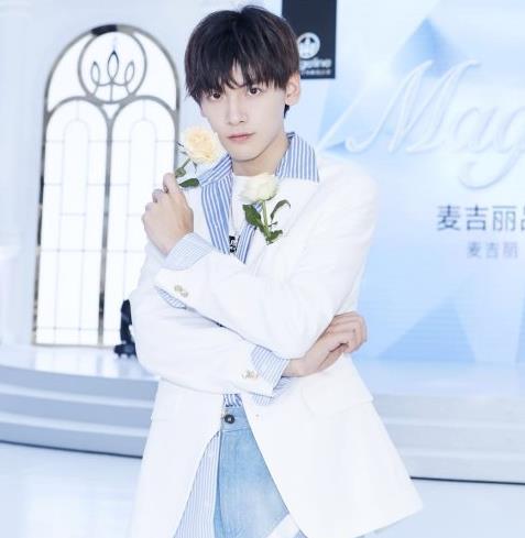 翟潇闻为什么叫翟依萍