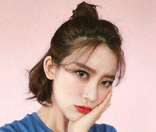 短卷发怎么扎好看