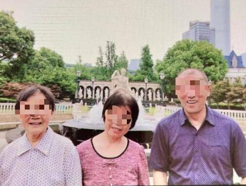 一家5人出游1人还