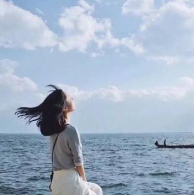 我和美女邻居在楼道里