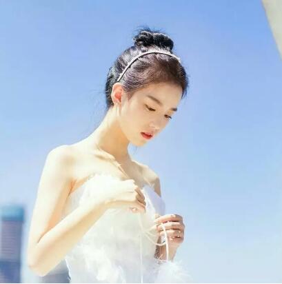 我和美女邻居在楼道里