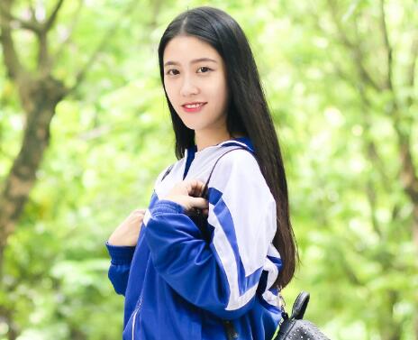 我在酒吧被三个男人玩