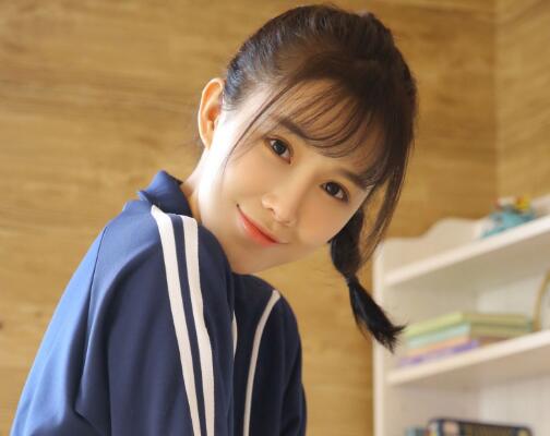 我在酒吧被三个男人玩