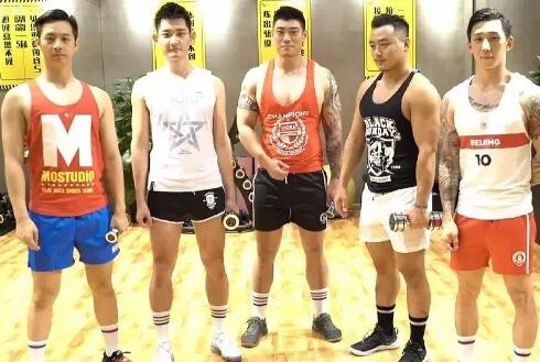心动的信号2男四黄钲轩微博资料