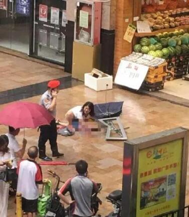 11楼砸下空调主机