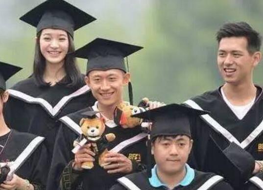 李现杨紫是一个班的吗