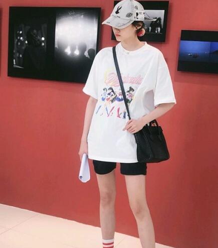 关晓彤上学私服造型