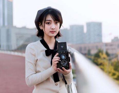 男生对你有情愫的动作肢体