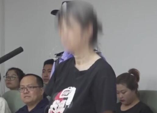 拎整箱牛奶砸公交司机获刑
