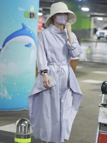 赵丽颖产后现身同款服装品牌