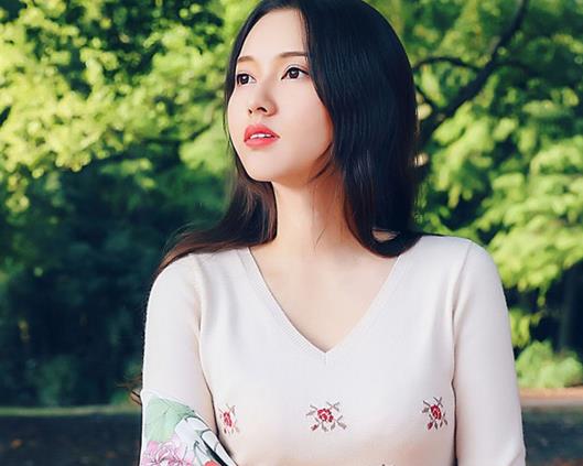 漂亮的女邻居深藏不露