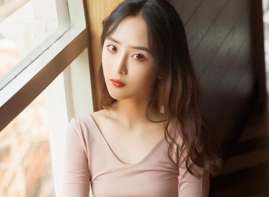 漂亮的女邻居深藏不露