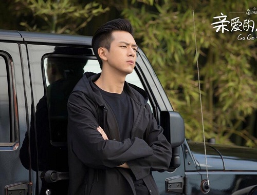 亲爱的热爱的李现开的什么车