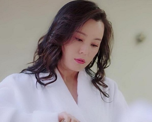 亲爱的热爱的韩佳佳是韩商言的谁