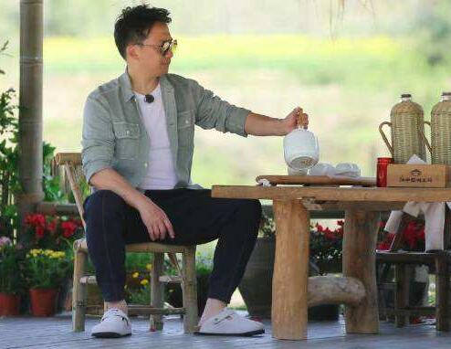 向往的生活3黄磊为什么晚上戴墨镜