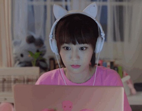 亲爱的热爱的佟年耳机是什么牌子的