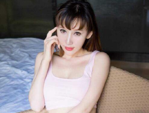 与妇女在长途汽车