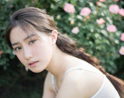 与妇女在长途汽车