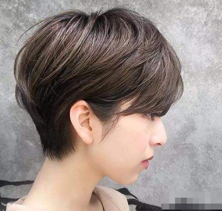 女生露耳短发适合什么颜色