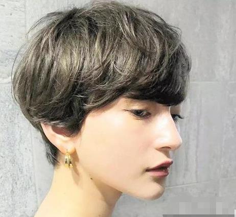 女生露耳短发适合什么颜色