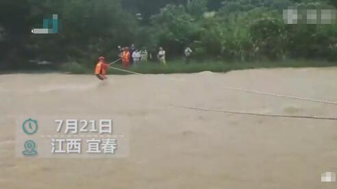 285名驴友突遇山洪