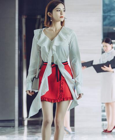 归还世界给你沈忆恩服装造型