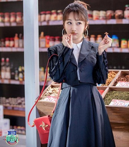 中餐厅杨紫服装穿搭