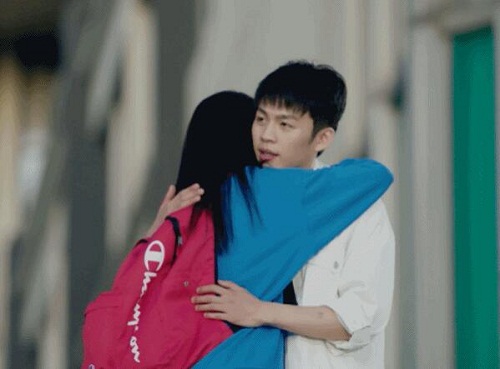 亲爱的热爱的亚亚同款书包什么牌子