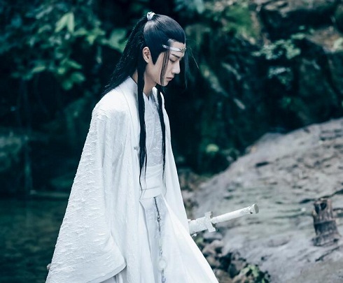 蓝湛身上的戒鞭痕和烙印怎么来的