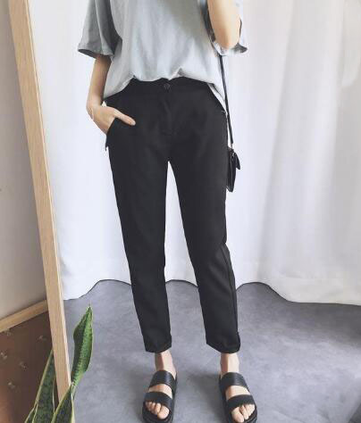 女生黑色直筒裤搭配