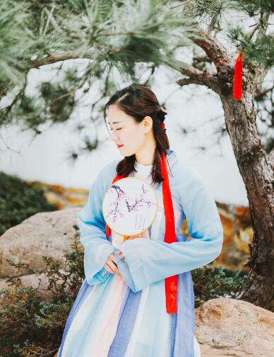 女式汉服腰带系法