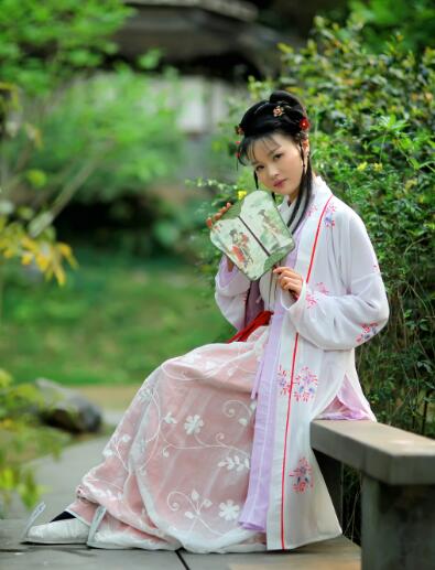 女式汉服腰带系法