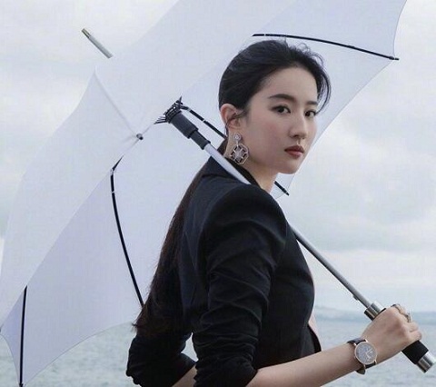 刘亦菲西装杀